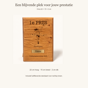 Sportprijs van massief eiken, circa 22 bij 15 bij 2 centimeter
