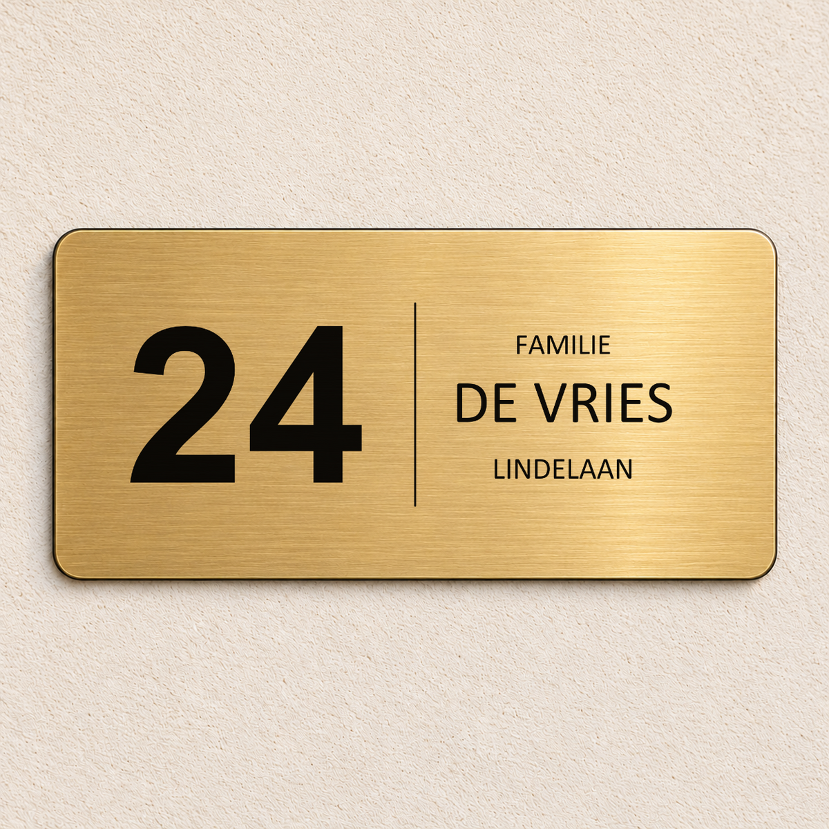 Modern huisnummerbord met familienaam