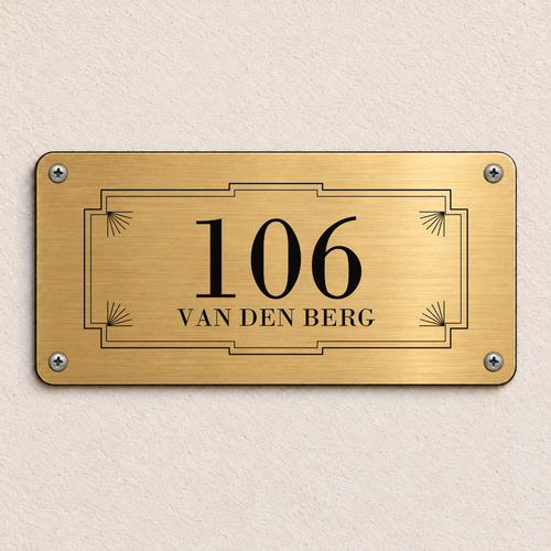 Art deco huisnummerbord met naam – fotografisch voorbeeld