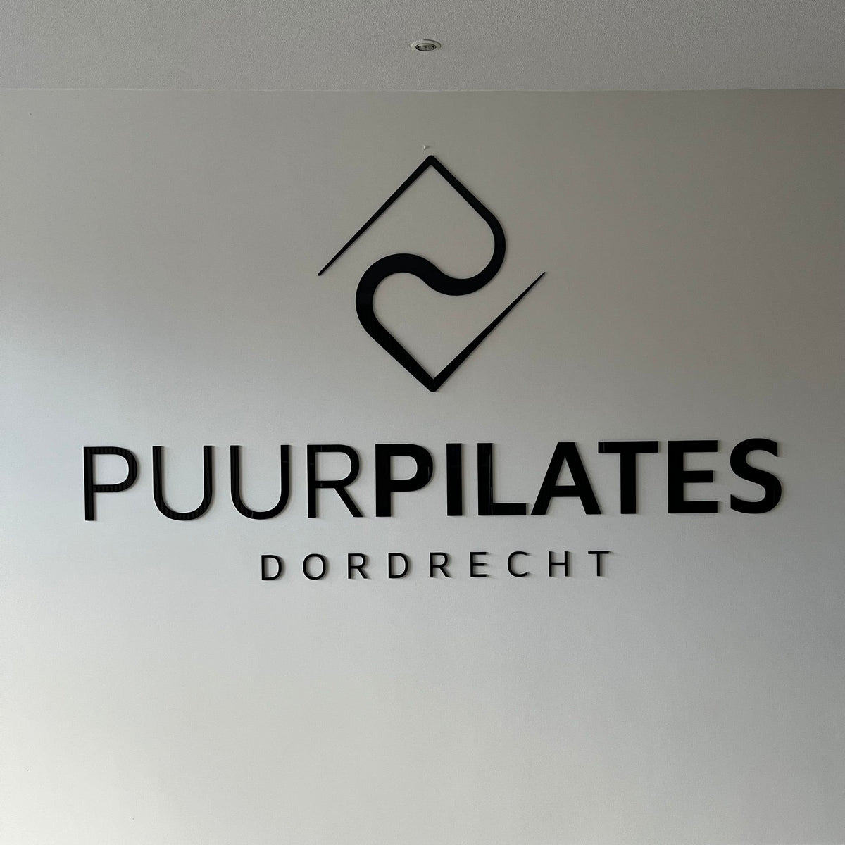 Bedrijfslogo uit acrylaat op maat – 2