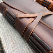 Leren notitieboek met veter en naam – 6