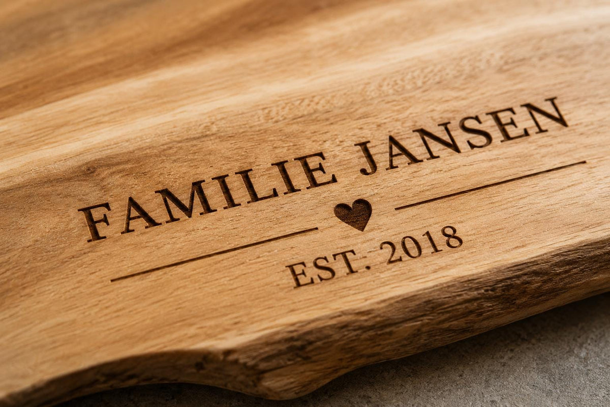 Familieborrelplank met naam of eigen ontwerp – 60 cm – uitvoering en ontwerpvoorbeeld 2