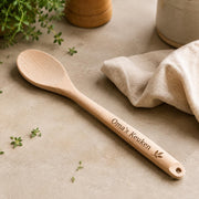 Houten kooklepel met naam op het handvat – productfoto 1