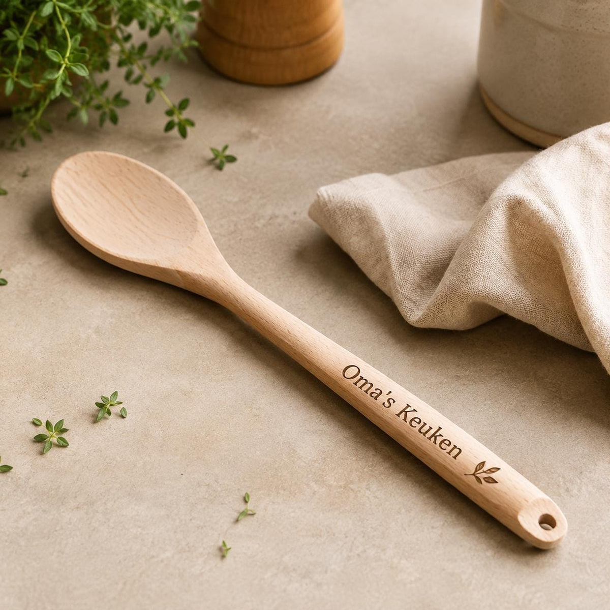 Houten kooklepel met naam op het handvat – productfoto 1
