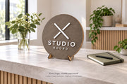 Rond houten logobord met verhoogd acryl-logo – 2