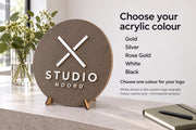 Rond houten logobord met verhoogd acryl-logo – 9