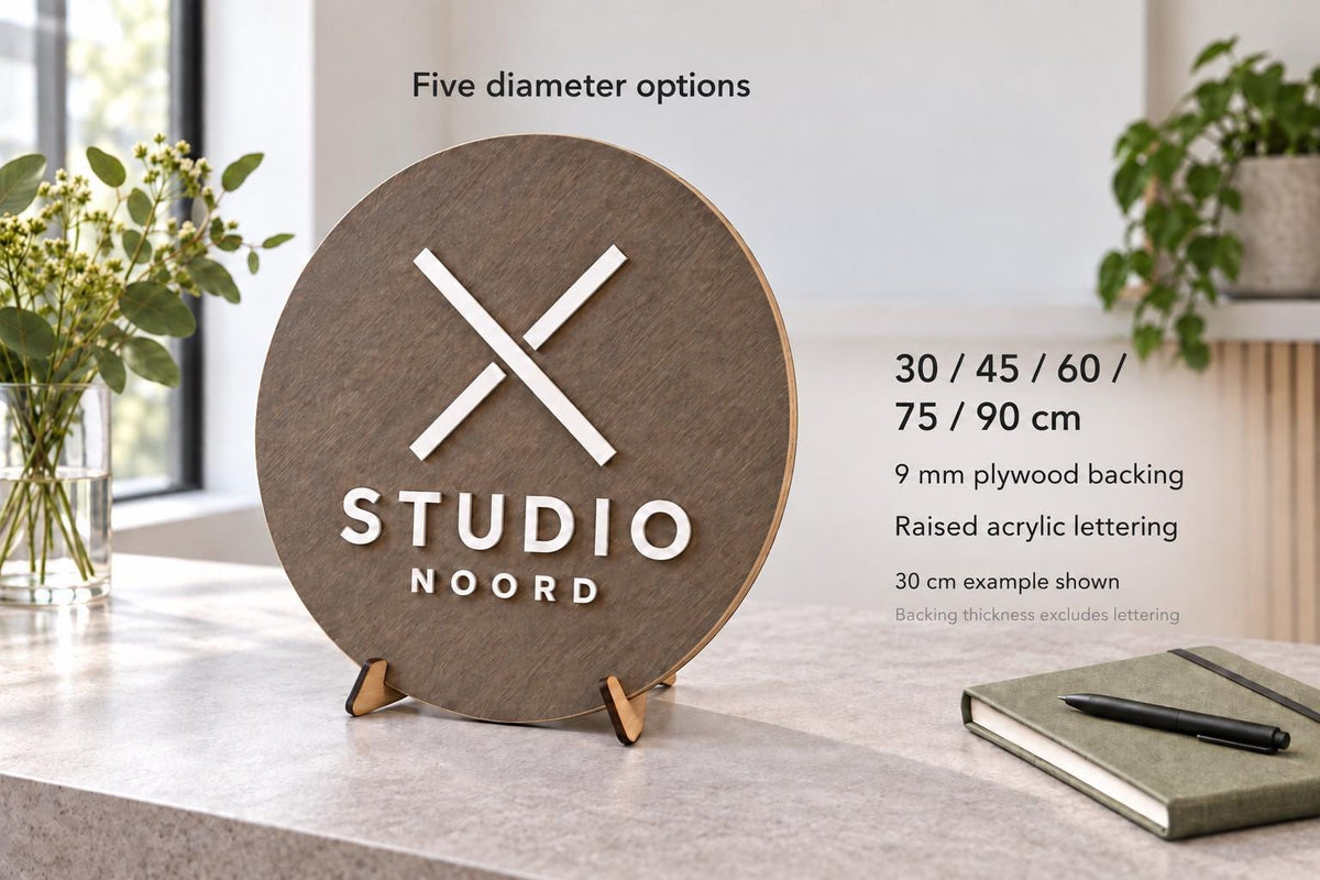 Rond houten logobord met verhoogd acryl-logo – 3