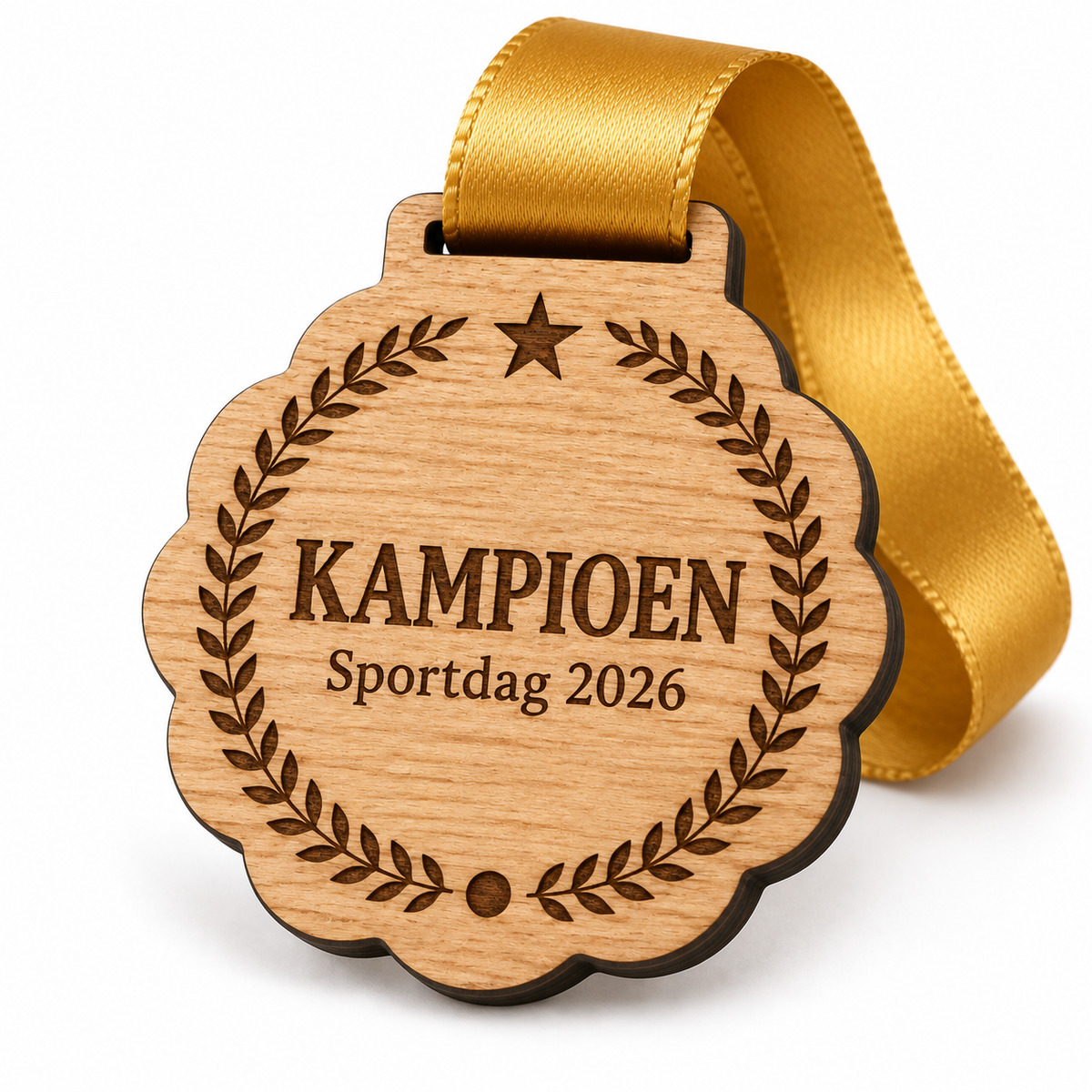 Geschulpte houten medaille met gouden lint en gravure Kampioen — Sportdag 2026