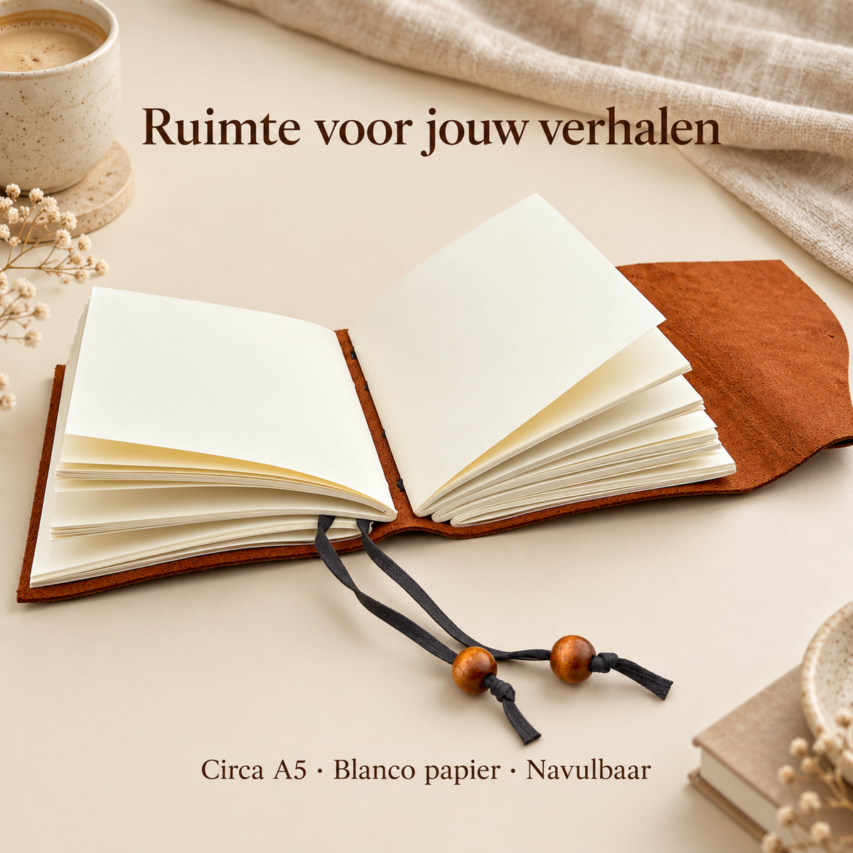 Open leren notitieboek met blanco navulbaar papier, circa A5