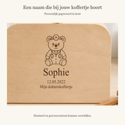 Houten dokterskoffertje — Detail van gravure en hout